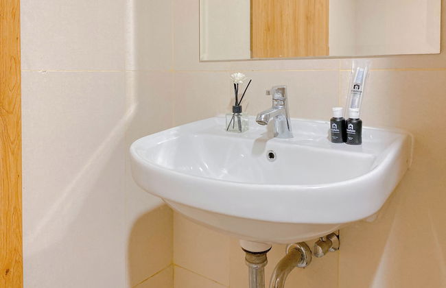Restful and Homey Studio at LRT City Jatibening Apartment - Photo 10