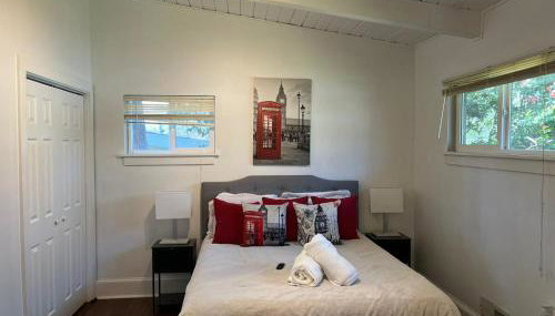 Bright & Comfy 5 star Location Large Deck Oasis - Photo 4