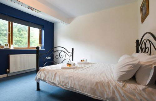 Air Maison - Large Family Home with Pool Table - Photo 34