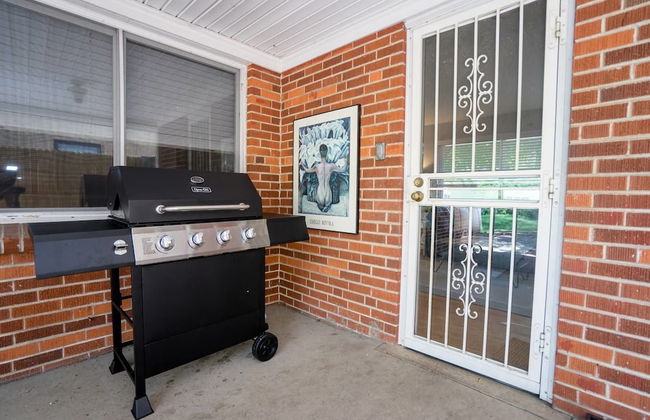 The Denver Den in Mayfair Park Enormous Backyard With Grill Sleeps 7 - Photo 19