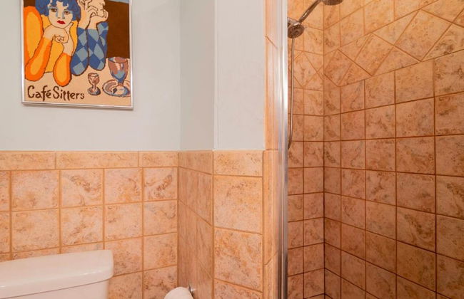 The Secret Garden - The Cottage Near Beach, Shops, Restaurants, Pet Friendly, Close to Lucerne Ave! - Foto 22