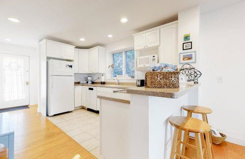 Modern Beach & Town Getaway - Foto 21