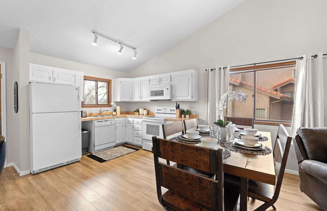 Hikers Hideaway Cozy Resort Condo w/ Pool & More - Foto 7