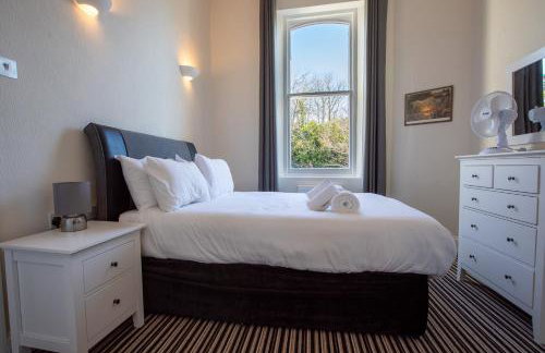 Cosy Flat in Victorian Villa- Parking & Garden - Photo 2