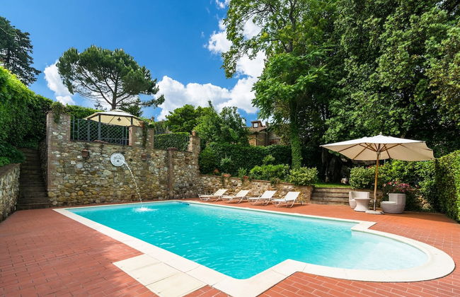 Holiday Home in Town Center with Pool, Garden, Hot Tub - Photo 34