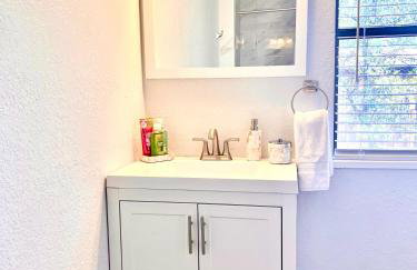 Upgraded, Stylish & Comfy 1 Bedroom/1 Bath Studio - Photo 10