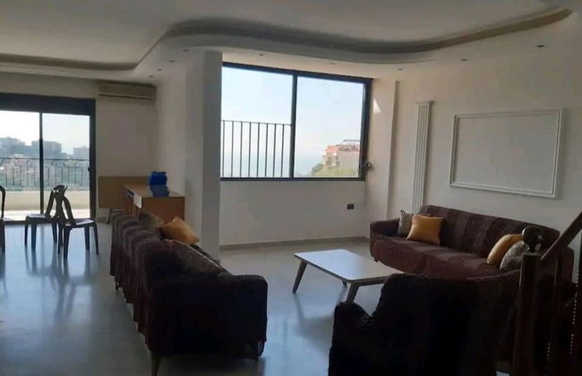 Stunning 4-bed Apartment in Ain Saadeh - Foto 1