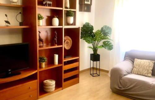 NUEVO! Con piscina a 2 minutos estación tren AVE. - Foto 9