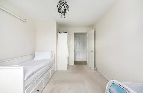 Modern flat in North London close to tube - Photo 8