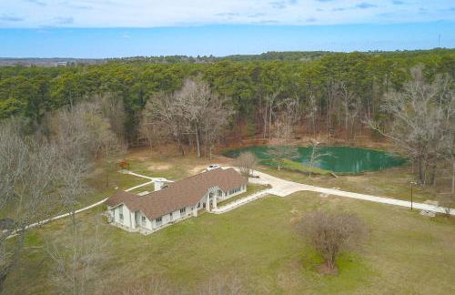 Peaceful Longview Home with Pond, 6 Mi to Downtown! - Foto 3