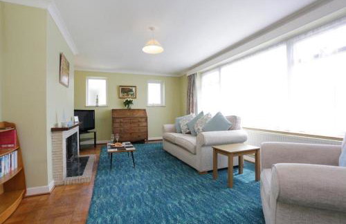 CHURCH ROAD by BOURNECOAST - A Spacious Bungalow in the Popular Hengistbury Head Area Near the Sandy Beaches - HB5830 - Foto 4