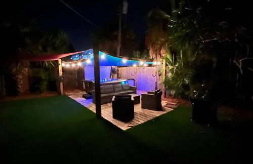 Luxury 2/2 private oasis w/Hot Tub walk to Beach - Foto 25