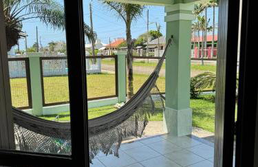 Excelente CASA 2 quadras do mar - Foto 4