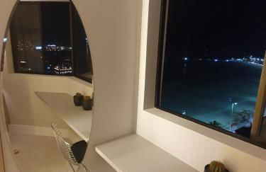 Lindo apto tudo novinho, prédio frente mar - Foto 27