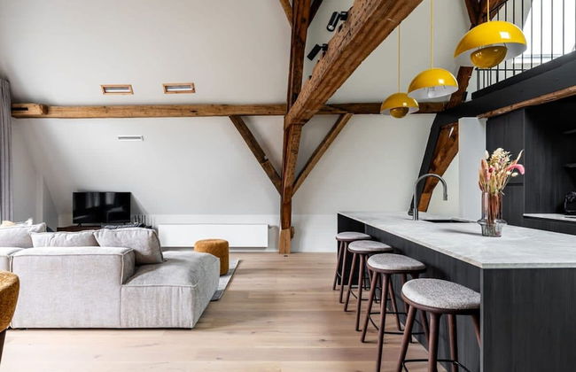 City-view Loft With Wooden Beams and Mezzanine - Foto 24
