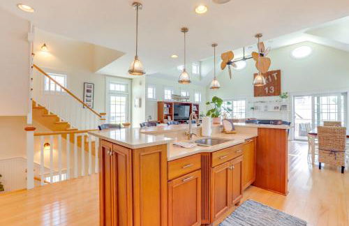 Spacious Avalon Beach House - 2 Blocks to Water! - Foto 10