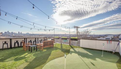 Jack Daniels House with Rooftop Golf, City views! 8min to Whiskey Row! Sleeps 10! - Foto 3