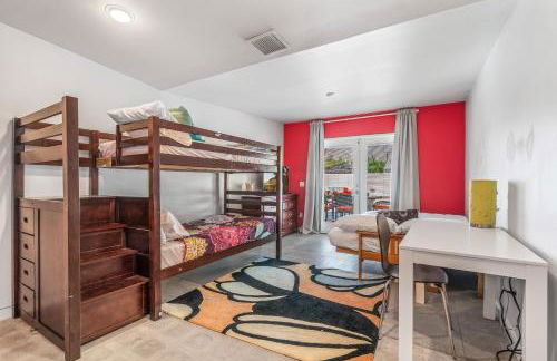 Palm Springs Home with a Resort Style Backyard -Joy pool hot tub views - Foto 27