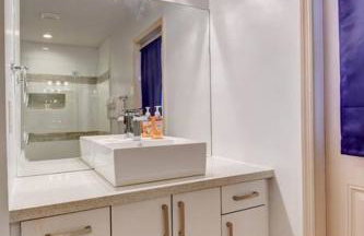 5 BR Mansion with Pool and non-heated Jacuzzi Games in Boynton Beach - Photo 22