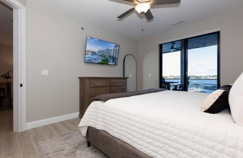 Topsider Condo w/ Stunning Lake Views, Shuffleboard & King Beds - Foto 17