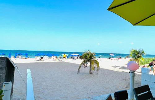 Stylish Beachfront Condo with Balcony & Ocean View - Foto 108