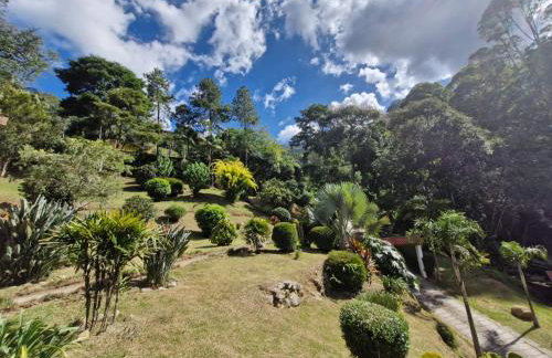 Chalé da Cachoeira - Cachoeira particular dentro da hospedagem - Foto 80