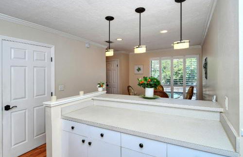 Two-Level, Heated Pool, Trolley to Beach & Village - Foto 17