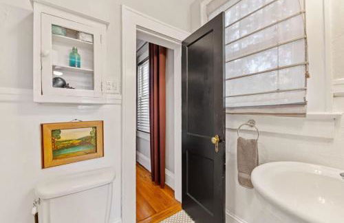 Contemporary 2BR in Myers Park with Screened Porch - Foto 14