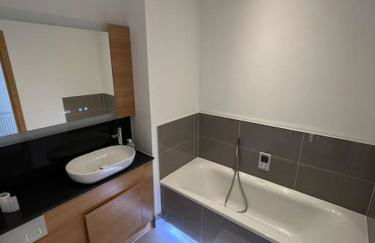 Modern 2 bed flat with balcony - Foto 11