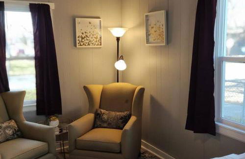 Perfect Combo of Charm & Comfort- 2Bedroom Home - Foto 6