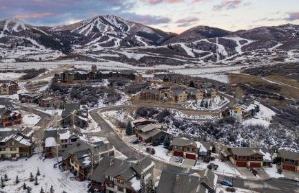 Blue Skies Lakeside Family-friendly Getaway w/ Hot Tub & BBQ - Foto 57