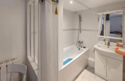 1 Bedroom Amazing Home In Bléré - Foto 12