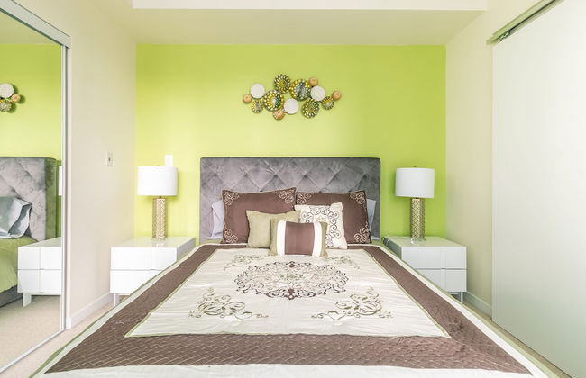 Maple Leaf Square - Photo 3