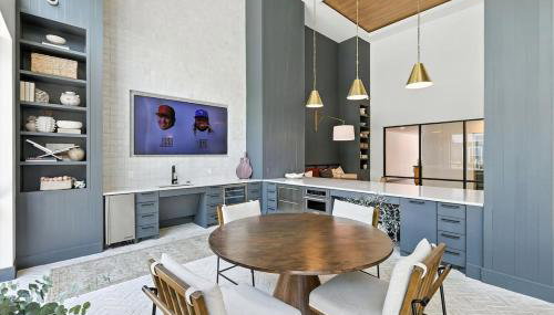 99 Modern 2B2B Near Stockyards, Resort Pool & Gym, 7M to Dickies Stadium, 15M to AT&T stadium - Foto 2