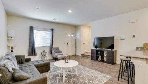 Inviting Henderson Townhome with Community Pool! - Foto 3