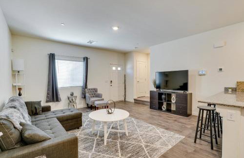 Inviting Henderson Townhome with Community Pool! - Foto 3