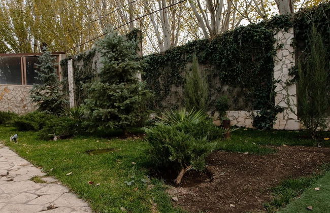 4 Bed Villa Estate Sleeps 7 - Pool, Garden, Sauna - Photo 40