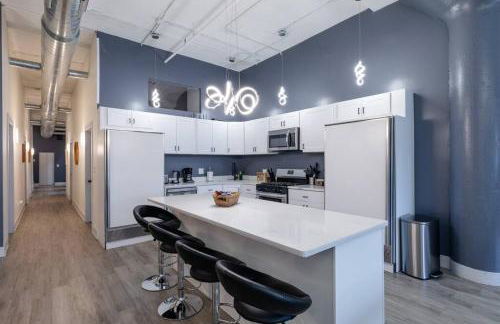 Luxurious 5BR Suite Perfect for Group of 12 guests with Pool table, Optional Parking and Gym Access Near McCormick Place and Soldier Field - Foto 32