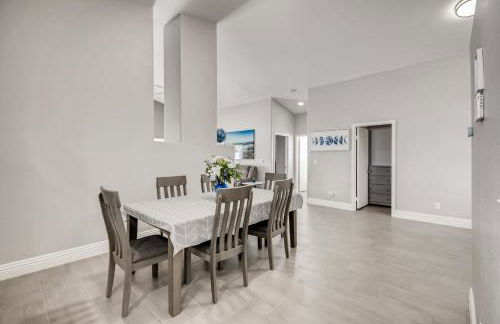 Luxurious House With A Pool, Spa, and Patio, Sleeps 6 Comfortably - Foto 13