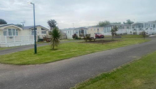 Seaside 2-Bed Caravan Retreat - Sleeps 6 & Parking - Foto 2