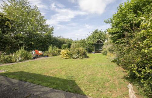 Peaceful 3-Bed Cottage in Eastington, near Stonehouse - Photo 36