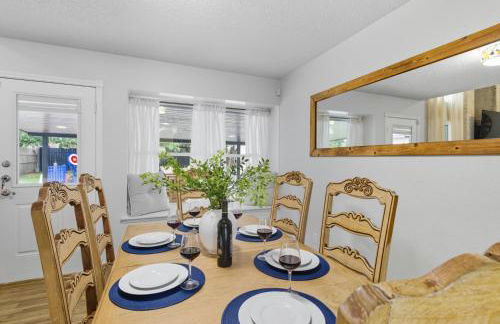 Luxe Family Escape with Games Hot Tub and Yard - Foto 18