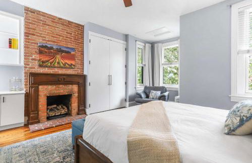 Sojourn Lovely Hill Family Home with Backyard near DC Icons - Foto 22