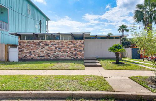 about 1 Mi to the Strand! Couples Retreat in Galveston - Foto 25