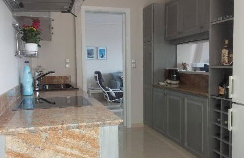 Overlooking the blue sea - Foto 12