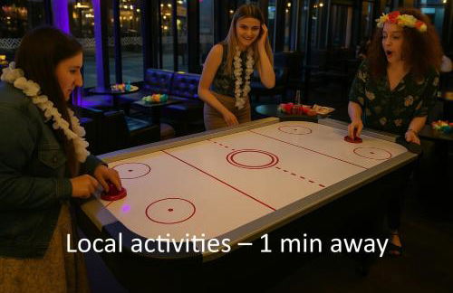 Central Apt With Balcony - Walk to Bars & Stations - Foto 30