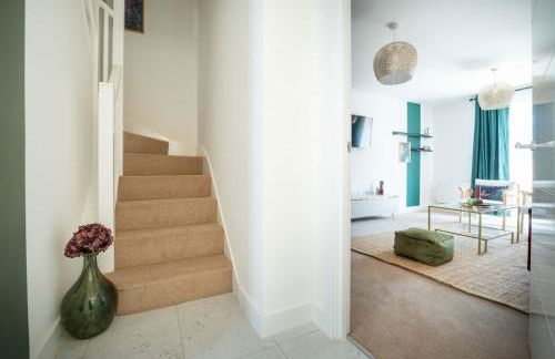Large 4BR House Leeds, Contractor Friendly - Photo 29
