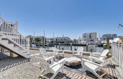 Bayfront Home with Boat Dock and Deck in Forked River - Foto 23