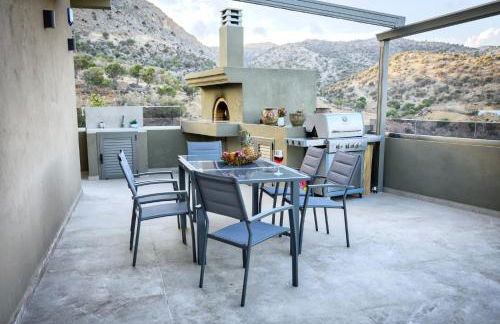 Secluded Luxury Villa w Jacuzzi & Stunning Views - Photo 7