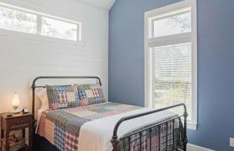 Victorian Cabin Rental with Outdoor Fireplace and Bearpen Creek Views near Dallas, Texas - Foto 10